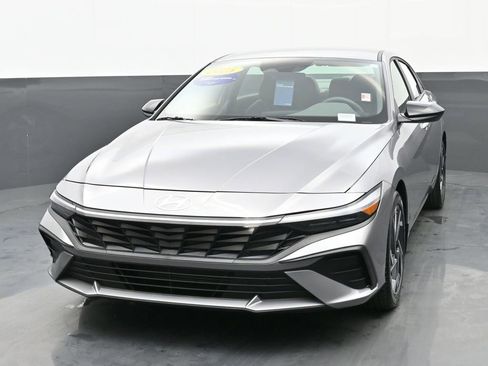 Certified 2025 Hyundai Elantra Sport image 8