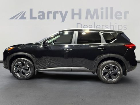 Used 2025 Nissan Rogue SV w/ SV Premium Package image 2