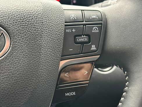 Used 2025 Toyota Camry SE FWD image 25