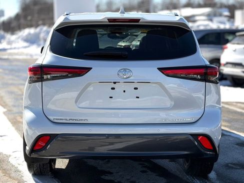 Used 2023 Toyota Highlander Limited image 4
