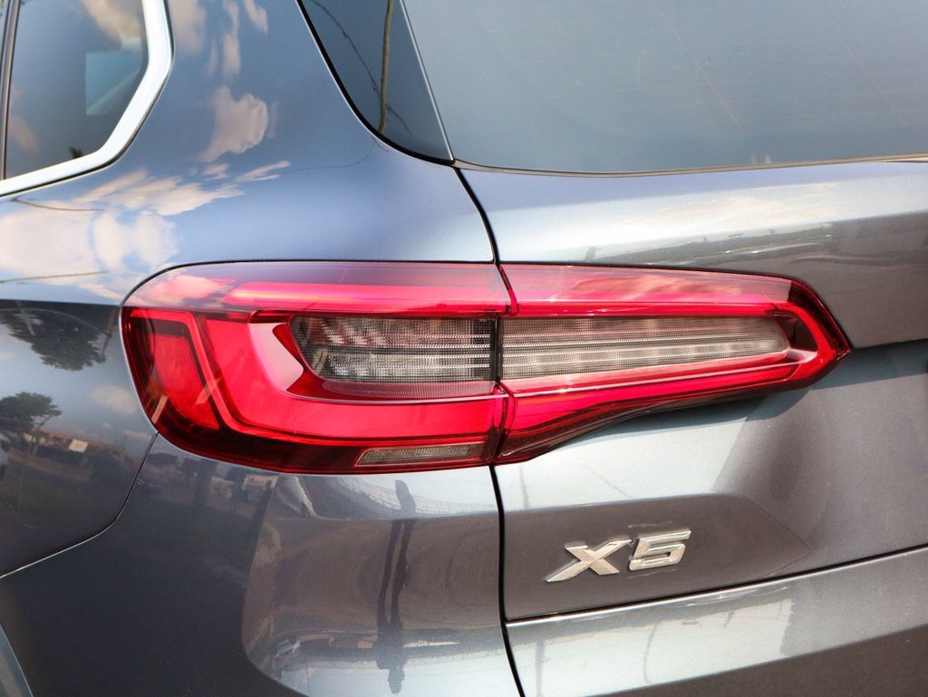 Used 2020 BMW X5 xDrive40i w/ Executive Package AWD/4WD image 12