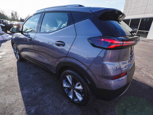 Used 2022 Chevrolet Bolt EUV LT w/ Convenience Package image 6