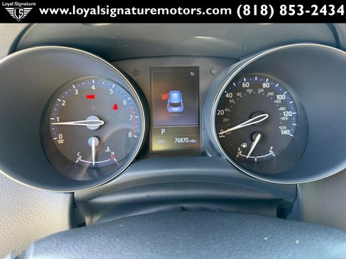 Used 2019 Toyota C-HR XLE image 19