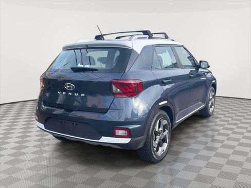 Used 2023 Hyundai Venue Limited FWD image 5