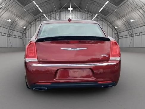 Used 2015 Chrysler 300 C RWD image 4