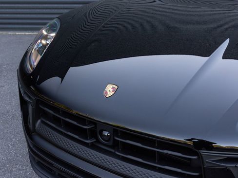 Certified 2026 Porsche Macan image 10