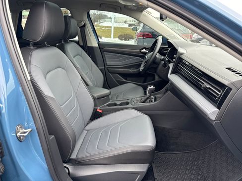 Certified 2025 Volkswagen Jetta SEL image 38