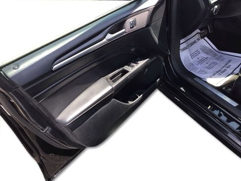 Used 2017 Ford Fusion Titanium FWD image 19