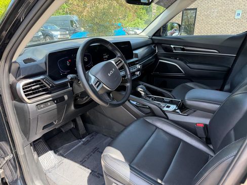 Used 2025 Kia Telluride LX FWD image 10