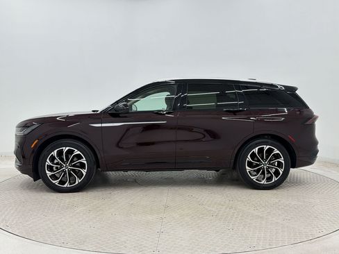 Used 2025 Lincoln Nautilus Reserve AWD/4WD image 2
