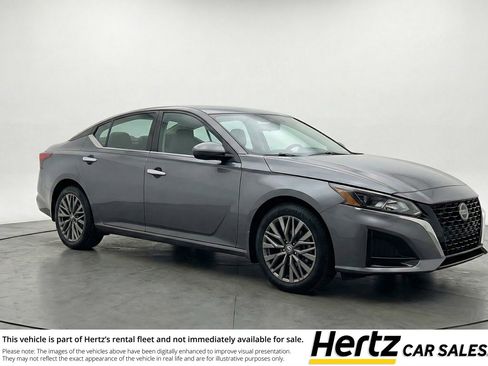 Used 2025 Nissan Altima 2.5 SV image 1