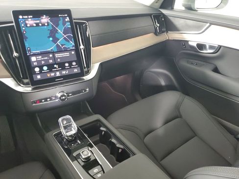 Used 2025 Volvo XC90 B6 Plus image 19