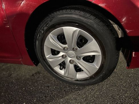 Used 2016 Hyundai Elantra SE FWD image 23