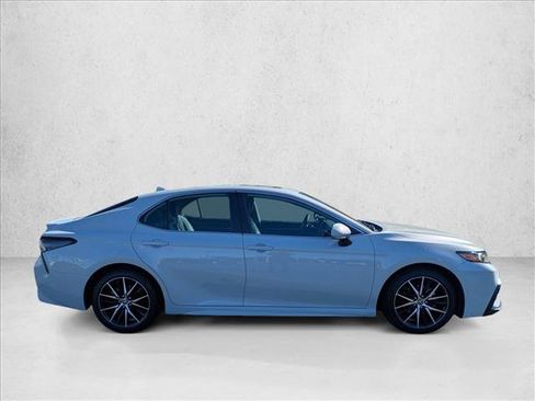 Used 2023 Toyota Camry SE image 4
