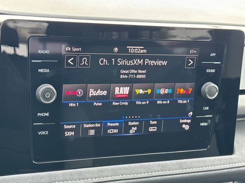 Certified 2025 Volkswagen Taos SE image 19