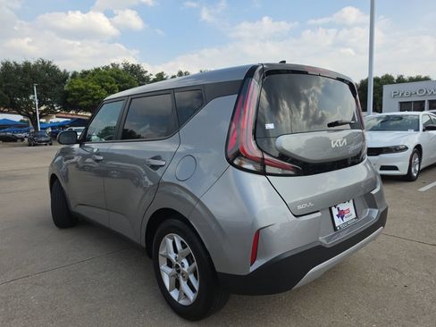 Used 2025 Kia Soul LX w/ LX Technology Package FWD image 6