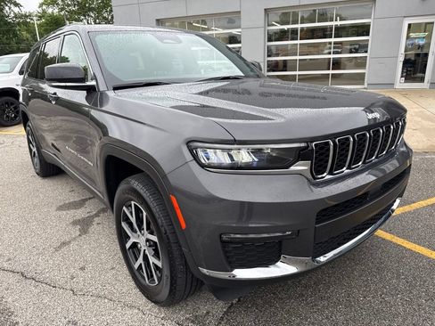Used 2024 Jeep Grand Cherokee L Limited AWD/4WD image 14