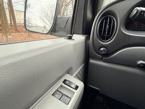 Used 2007 Ford E-350 and Econoline 350 XLT RWD image 16