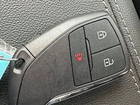 New 2026 GMC Canyon Elevation w/ LPO, Black Badging Package RWD image 33