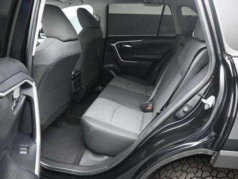 Used 2019 Toyota RAV4 XLE AWD/4WD image 18