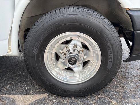 Used 2014 Chevrolet Express 2500 Extended RWD image 17