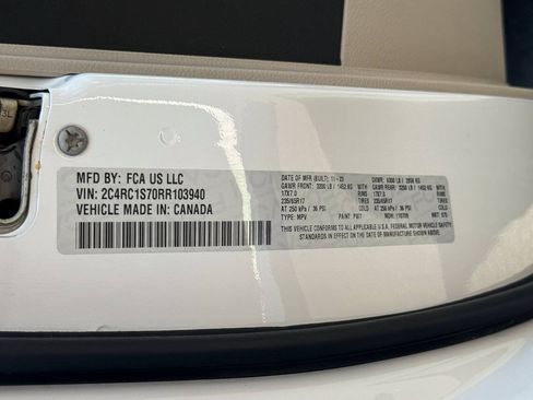 Used 2024 Chrysler Pacifica Limited FWD image 24