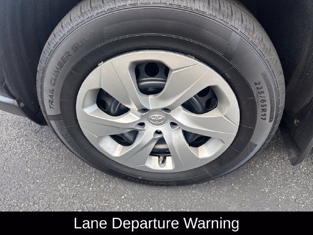 Used 2021 Toyota RAV4 LE AWD/4WD image 10