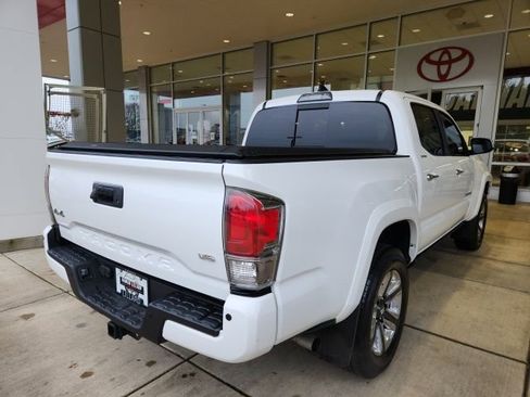 Used 2019 Toyota Tacoma Limited image 14