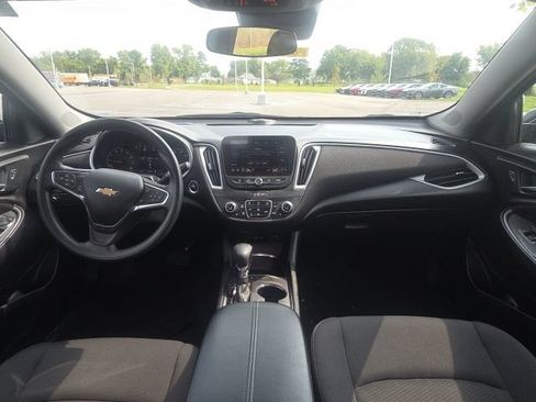 Used 2025 Chevrolet Malibu LT FWD image 17