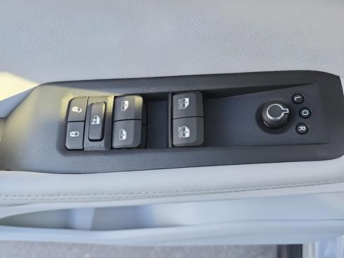 New 2026 Jeep Cherokee Laredo image 13