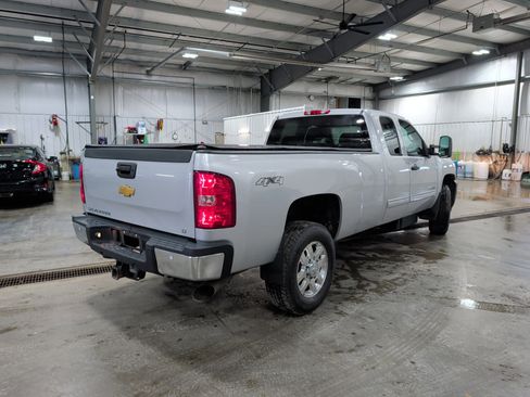 Used 2013 Chevrolet Silverado 2500 LT w/ Interior Plus Package AWD/4WD image 3