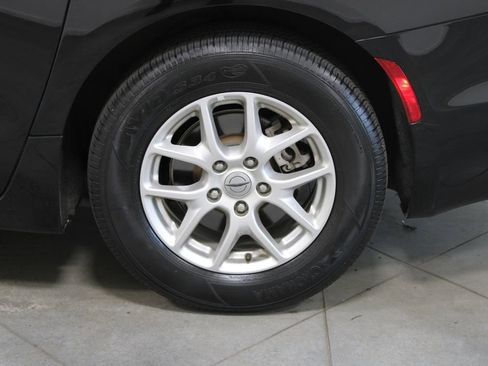 Used 2024 Chrysler Pacifica Touring-L image 18