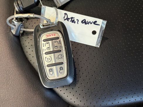 Used 2024 Chrysler Pacifica Limited FWD image 33
