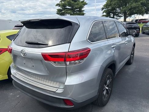 Used 2018 Toyota Highlander LE FWD image 6