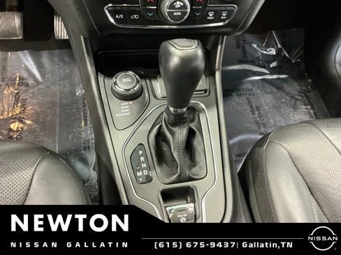 Used 2021 Jeep Cherokee Latitude Lux w/ Comfort/Convenience Group AWD/4WD image 10