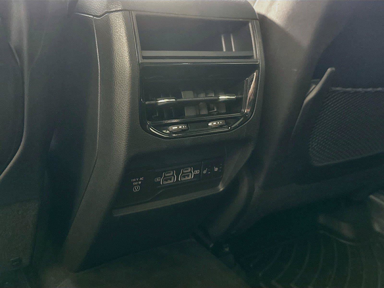 Used 2024 Jeep Grand Cherokee Limited w/ Black Appearance Package AWD/4WD image 19