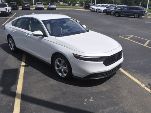 Certified 2023 Honda Accord LX image 3