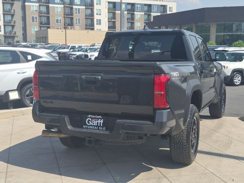 Used 2025 Toyota Tacoma TRD Off-Road AWD/4WD image 3