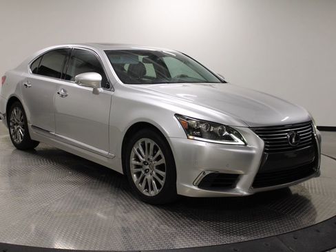 Used 2013 Lexus LS 460 AWD w/ Comfort Pkg image 12