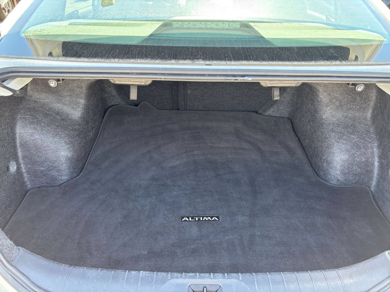 Used 2025 Nissan Altima 2.5 SV FWD image 30