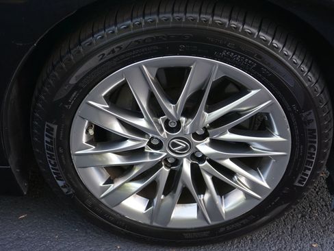 Used 2018 Lexus LS 500 w/ Accessory Package (Z2) RWD image 16