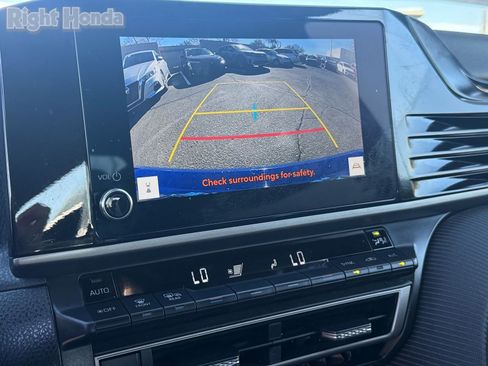 Used 2025 Toyota Camry SE w/ Convenience Package image 21