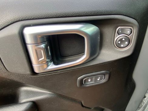 Used 2023 Jeep Wrangler Unlimited w/ Cold Weather Group AWD/4WD image 19