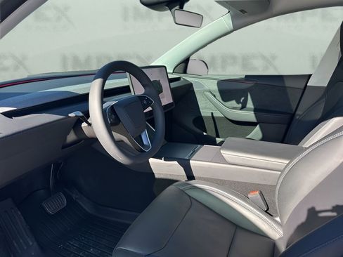 Used 2026 Tesla Model Y Long Range RWD image 9