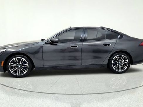 Used 2026 BMW 530i w/ M Sport Package RWD image 5