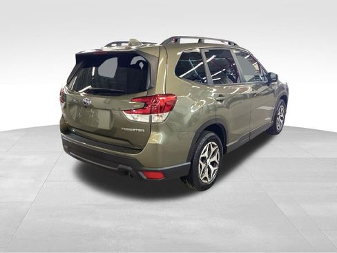 Used 2023 Subaru Forester Premium image 8