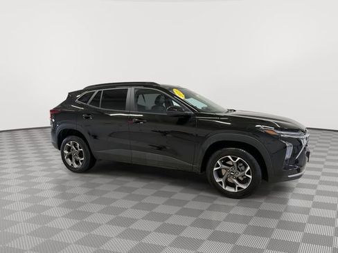 Certified 2025 Chevrolet Trax LT w/ LT Convenience Package image 13