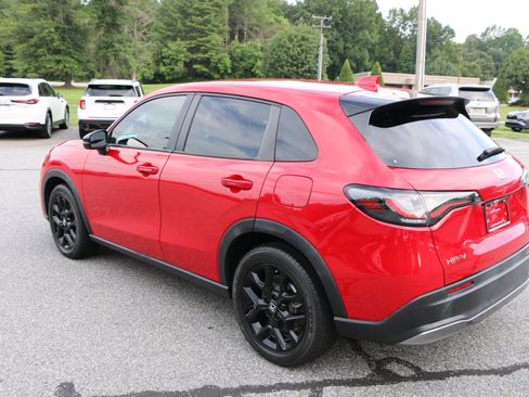 Used 2023 Honda HR-V Sport image 3