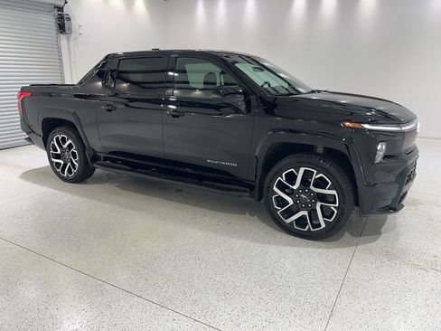 New 2024 Chevrolet Silverado EV RST image 7