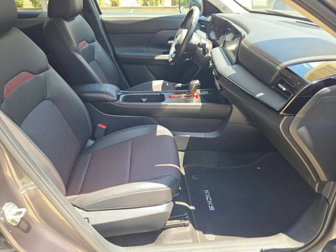 Certified 2026 Nissan Kicks SR FWD image 26